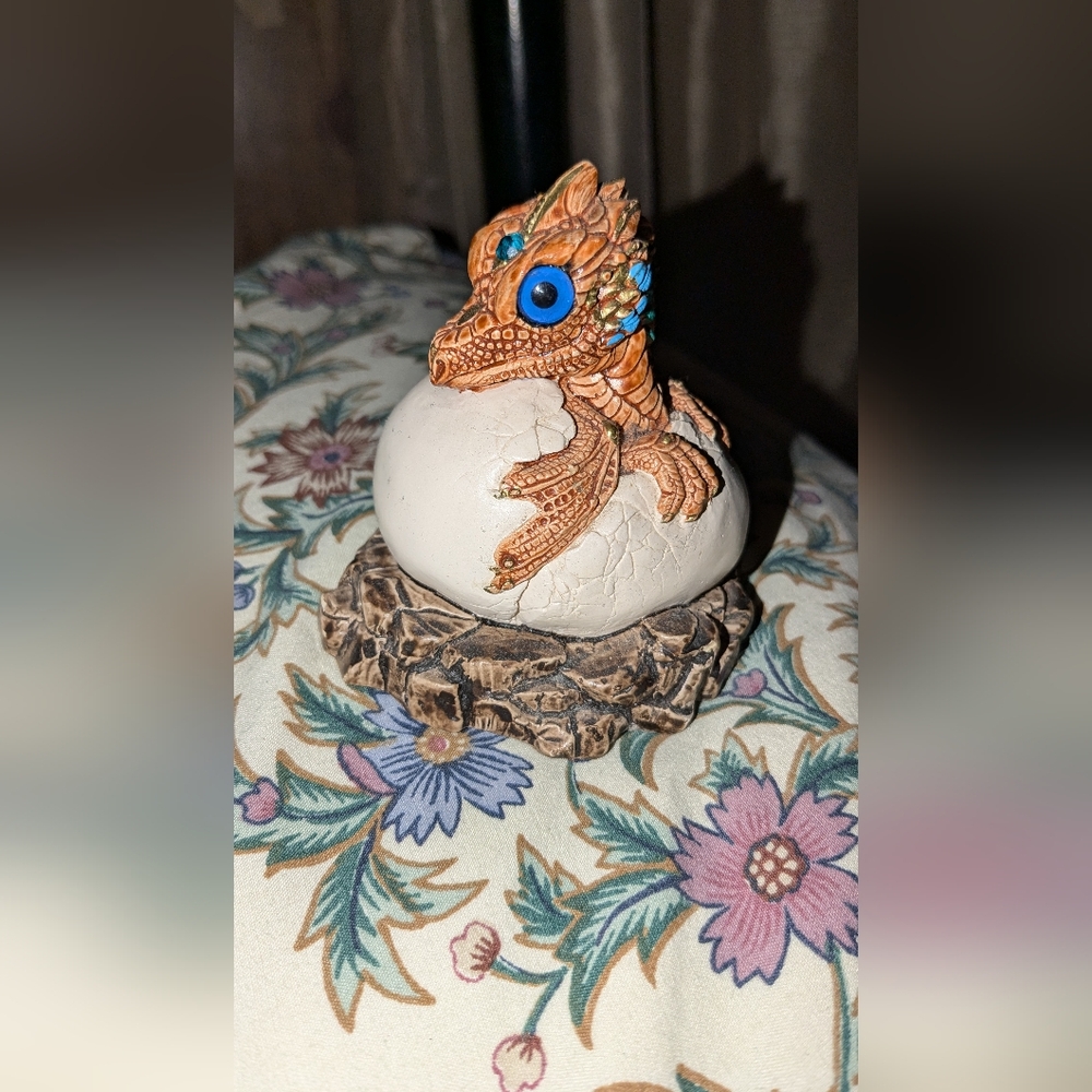 Windstone baby dragon hatchling figurine 1980s